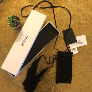 Attico Satin Pouch (Black)